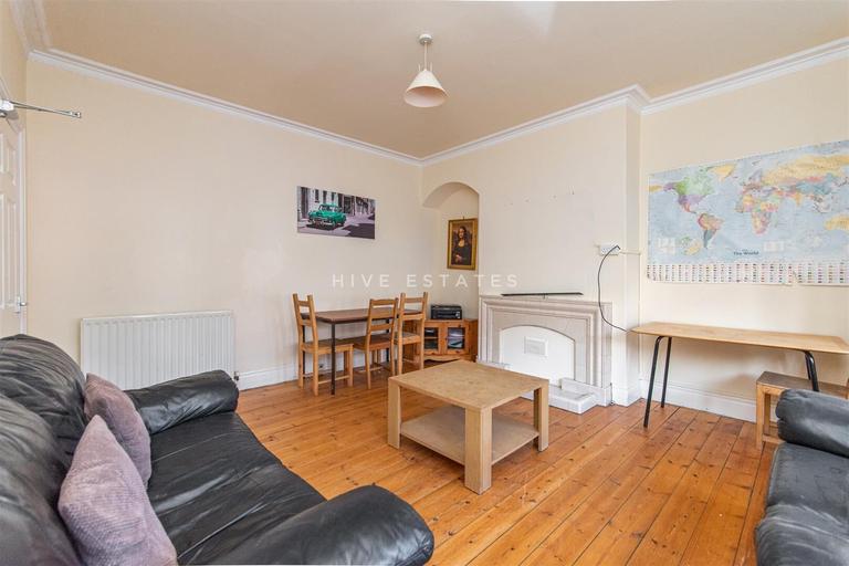 Selborne Gardens, Jesmond, Newcastle, NE2 1EY