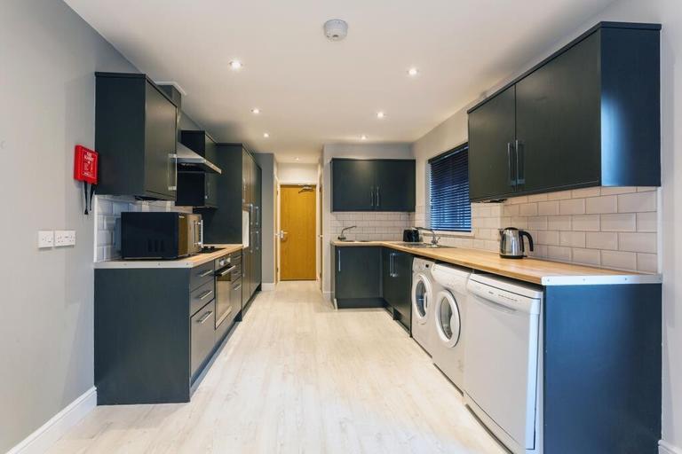 7 bedroom house for rent Lochaber Street, Cardiff, CF24 3LS UniHomes