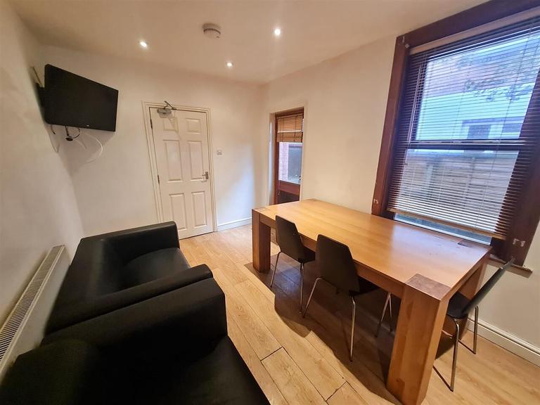 Cromwell Road, The Polygon, Southampton, SO15 2JE