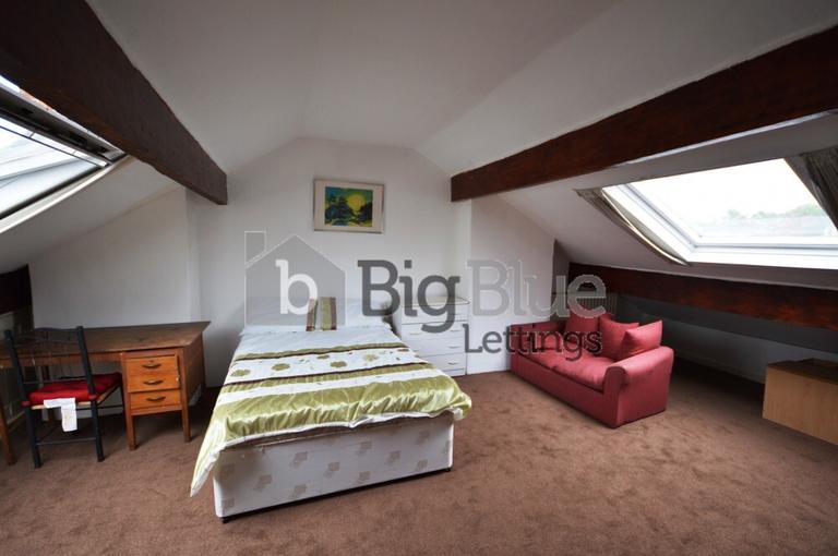 Cardigan Lane, Hyde Park, Leeds, LS6 1DX