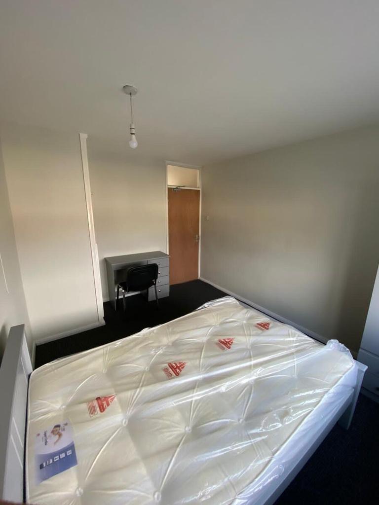 Queen Street, Town Centre, Leamington Spa, CV32 7NA