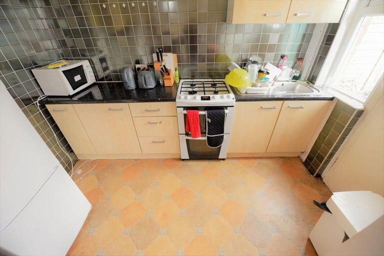 Walmsley Road, Hyde Park, Leeds, LS6 1NG