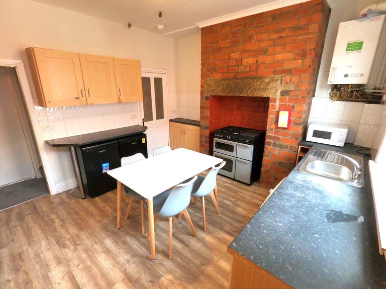 4 bedroom house for rent Welton Place, Leeds, LS6 1EW UniHomes