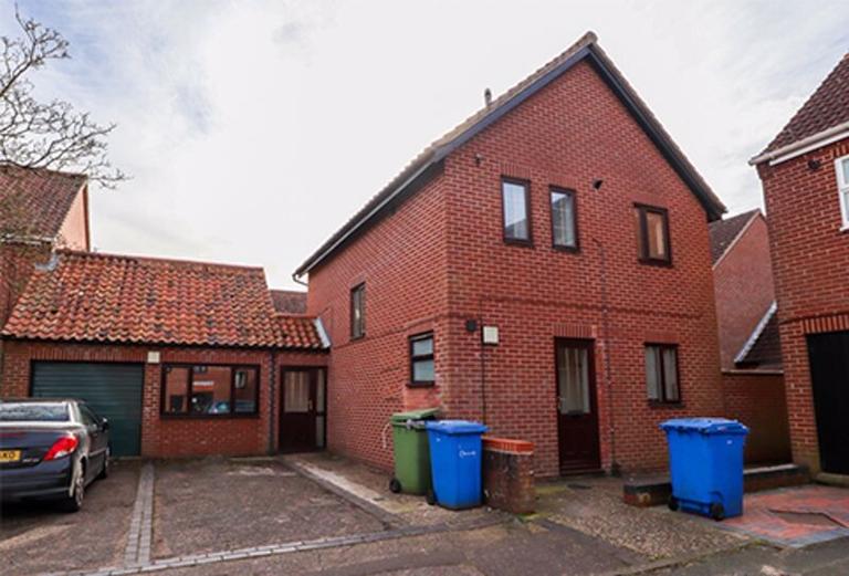 5 bedroom house for rent Mayes Close, Norwich, NR5 9AR UniHomes