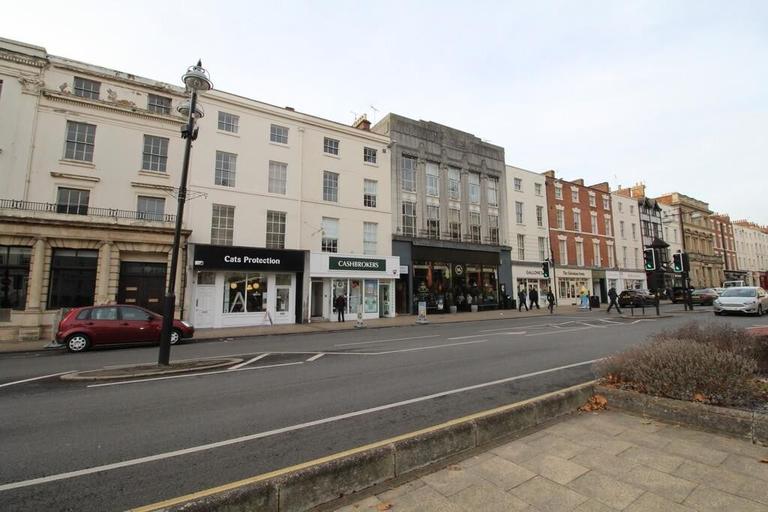 Parade, Town Centre, Leamington Spa, CV32 4AG