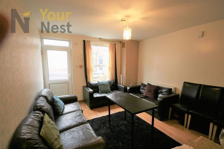 Thornville Crescent, Hyde Park, Leeds, LS6 1JH