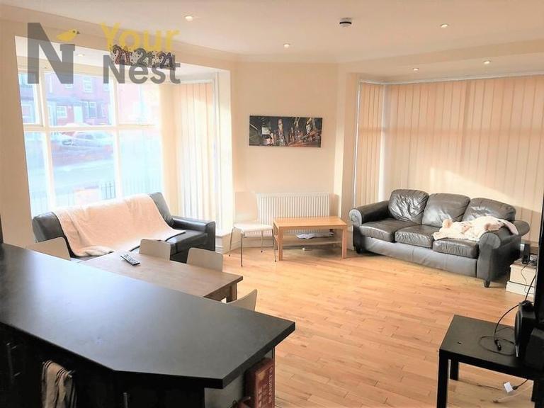 Headingley Mount, Headingley, Leeds, LS6 3EL