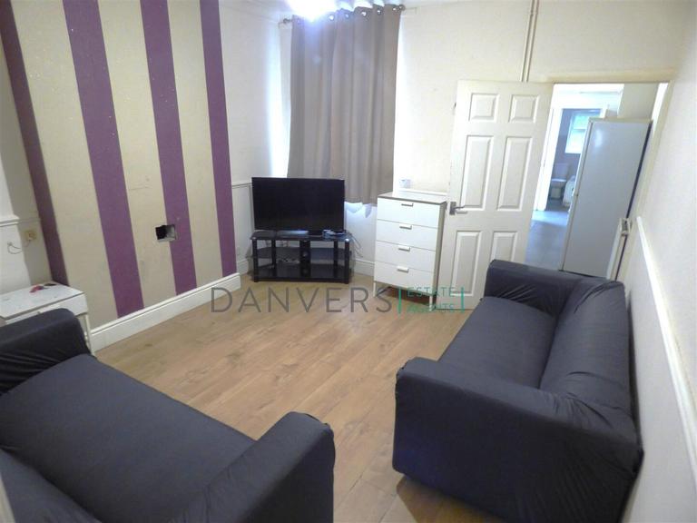Tudor Road, Westcotes, Leicester, LE3 5JG