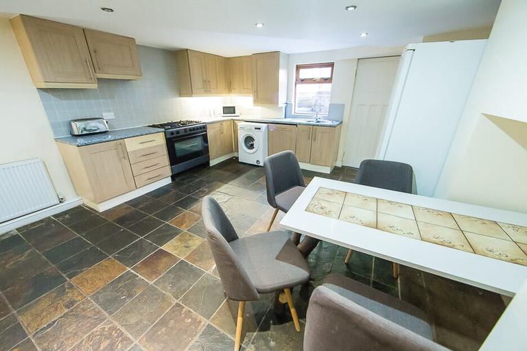 Burchett Grove, Woodhouse, Leeds, LS6 2JA