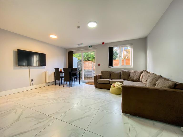 6 bedroom house for rent Cranbrook Street, Cardiff, CF24 4AL UniHomes