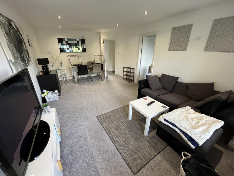 Welton Grove, Hyde Park, Leeds, LS6 1ES