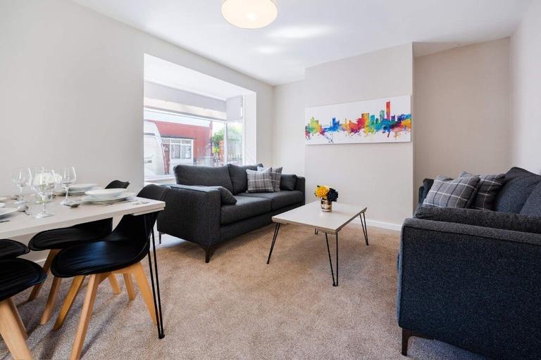 The Avenue, Salford, Manchester, M7 2LD