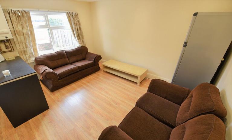 Mayville Terrace, Hyde Park, Leeds, LS6 1NB