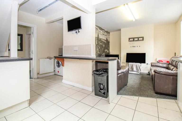 Headingley Mount, Headingley, Leeds, LS6 3JX