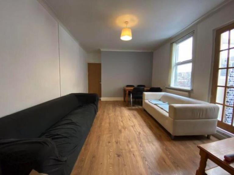 5 bedroom house for rent Clun Terrace, Cardiff, CF24 4RB UniHomes