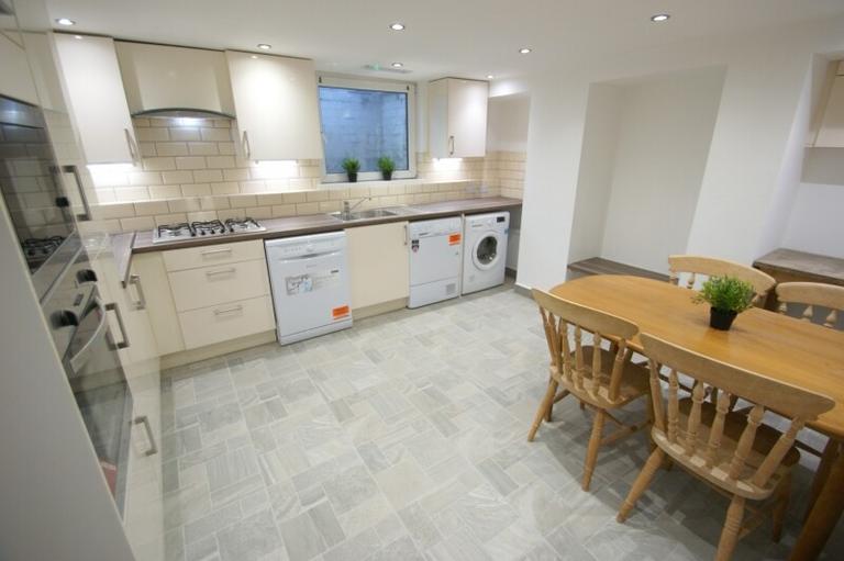 5 bedroom house for rent Wetherby Grove, Leeds, LS4 2JH UniHomes