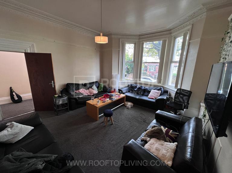 Cardigan Road, Hyde Park, Leeds, LS6 3AG