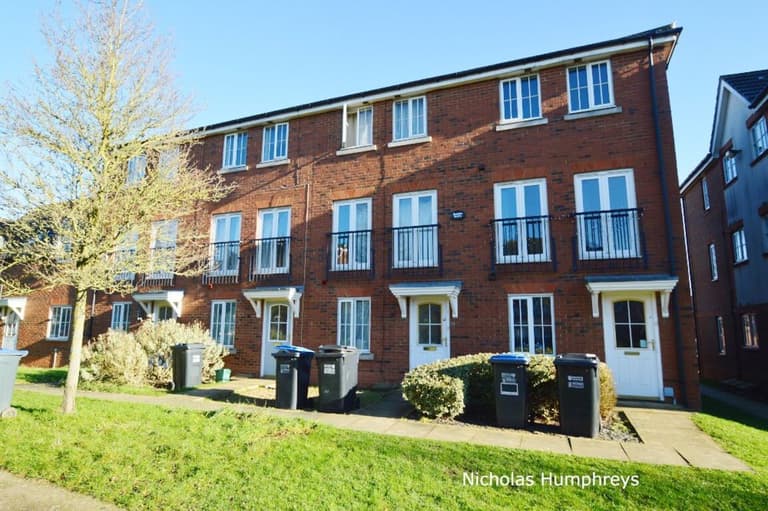 Cunningham Avenue, Hatfield, Hertfordshire, AL10 9LR Cunningham Avenue, Hatfield, Hertfordshire, AL10 9LR