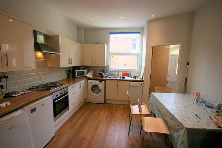 Norwood Place, Hyde Park, Leeds, LS6 1DY