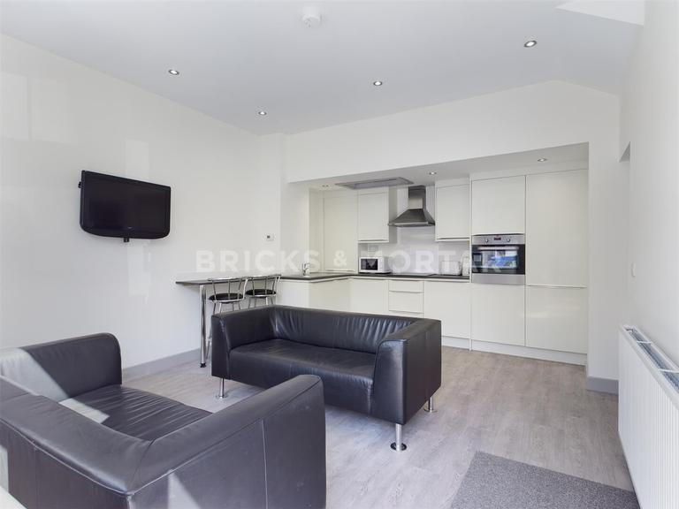 Stratford Road, Heaton, Newcastle, NE6 5PB