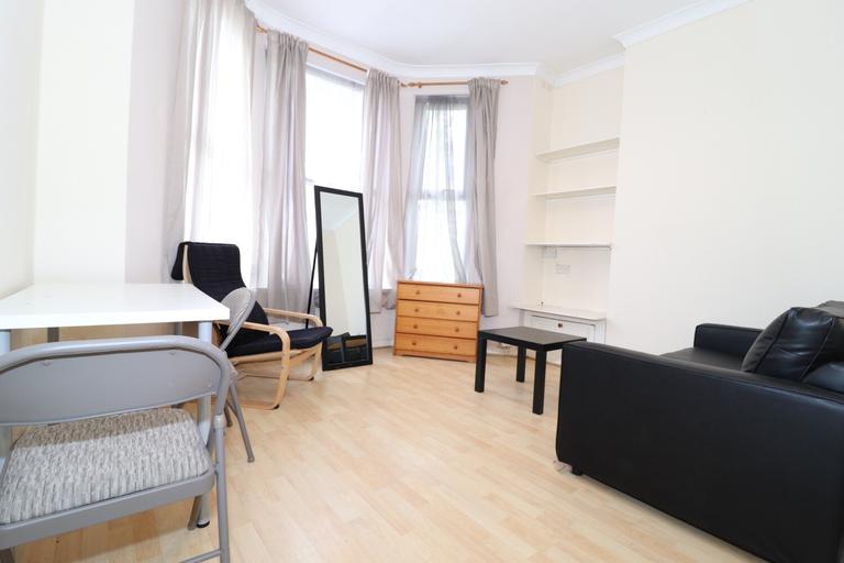 Llanbleddian Gardens, Cathays, Cardiff, CF24 4AT