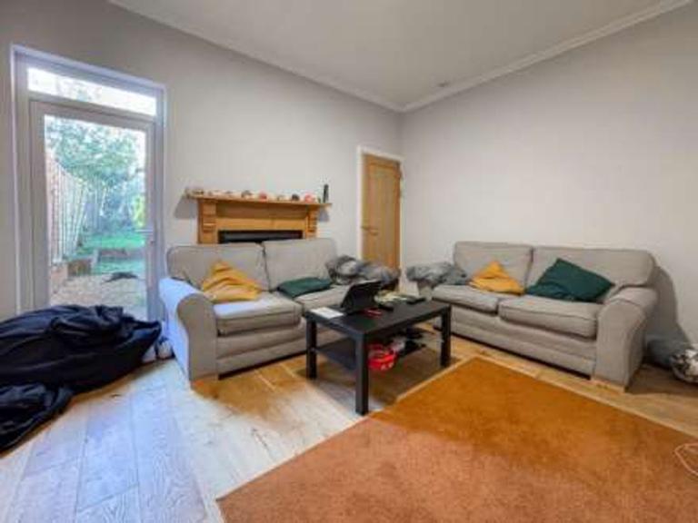 St. Bartholomews Road, Newtown, Reading, RG1 3QA