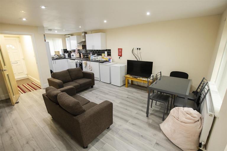 4 bedroom house for rent Humphrey Middlemore Drive, Birmingham, B17 0JJ