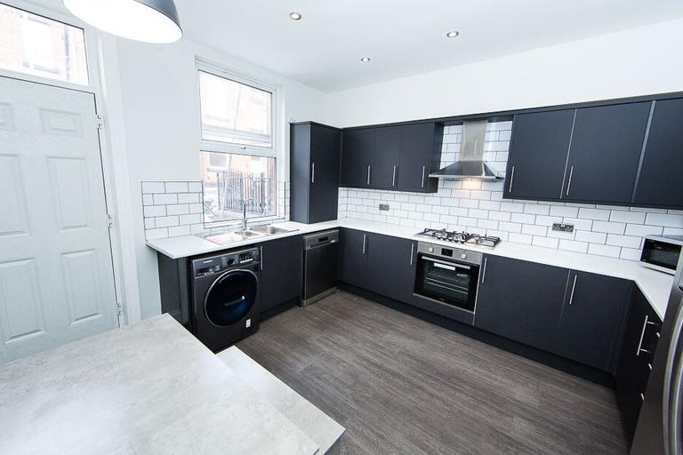 Burchett Terrace, Woodhouse, Leeds, LS6 2LR