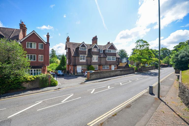 Portsmouth Road, Guildford, Surrey, GU2 4DG