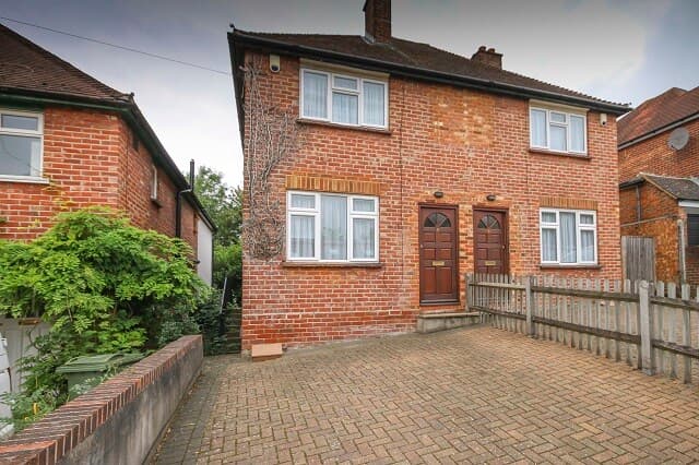 Manor Road, Guildford, Surrey, GU2 9NE Manor Road, Guildford, Surrey, GU2 9NE