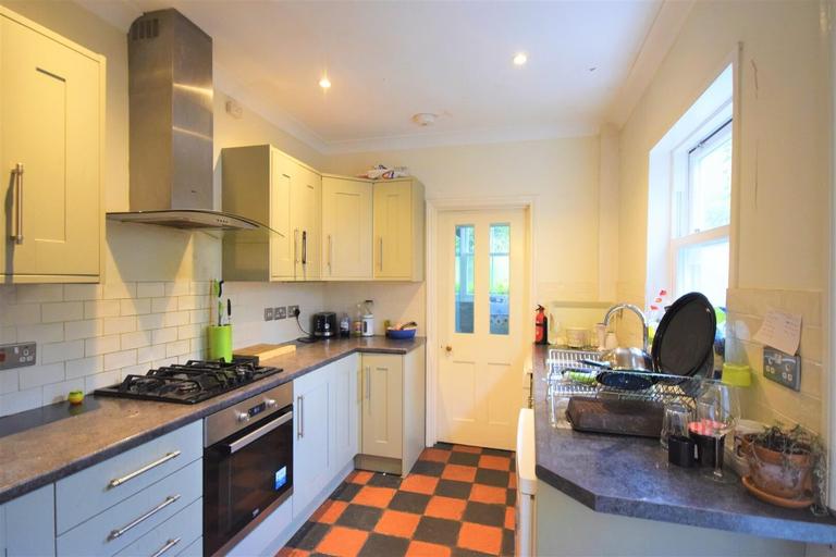 Guildford Park Road, Guildford, Surrey, GU2 7NA