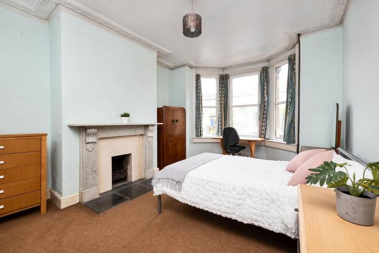 St. Peters Terrace, Oldfield Park, Bath, BA2 3BT