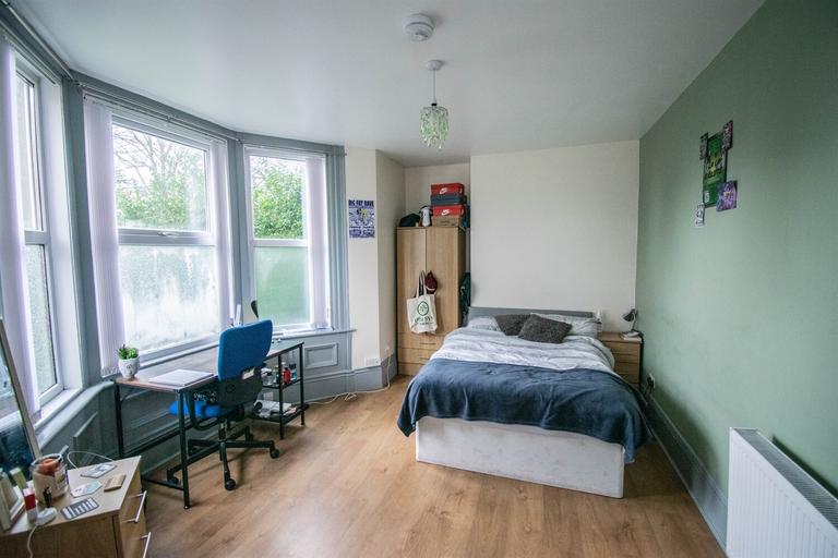 Lesbury Road, Heaton, Newcastle, NE6 5LB