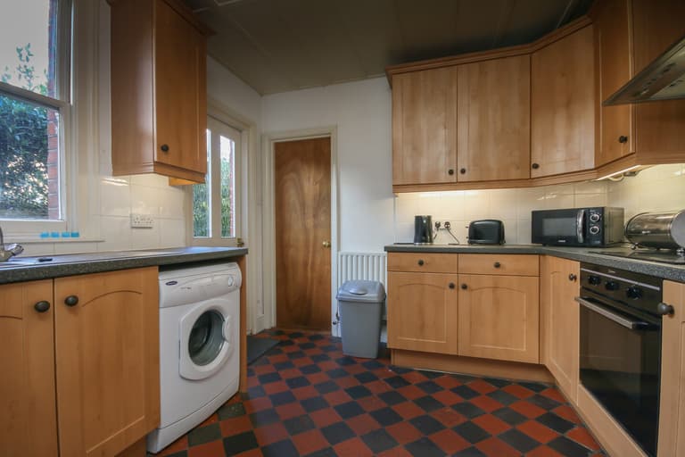 Parkhurst Road, Guildford, Surrey, GU2 8AP Parkhurst Road, Guildford, Surrey, GU2 8AP