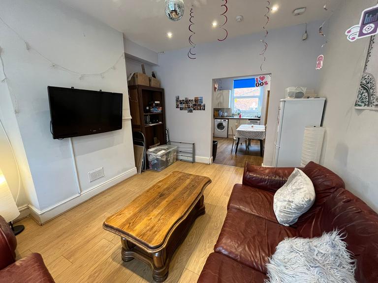 Norwood Place, Hyde Park, Leeds, LS6 1DY