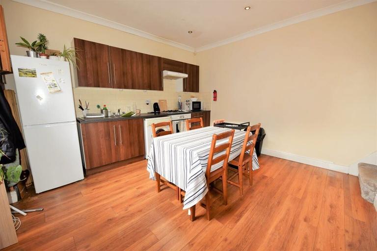 Harold Grove, Hyde Park, Leeds, LS6 1PH