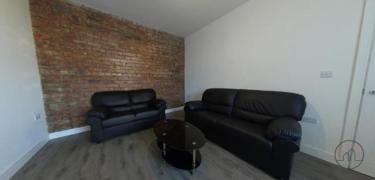 Royal Park Grove, Hyde Park, Leeds, LS6 1HQ
