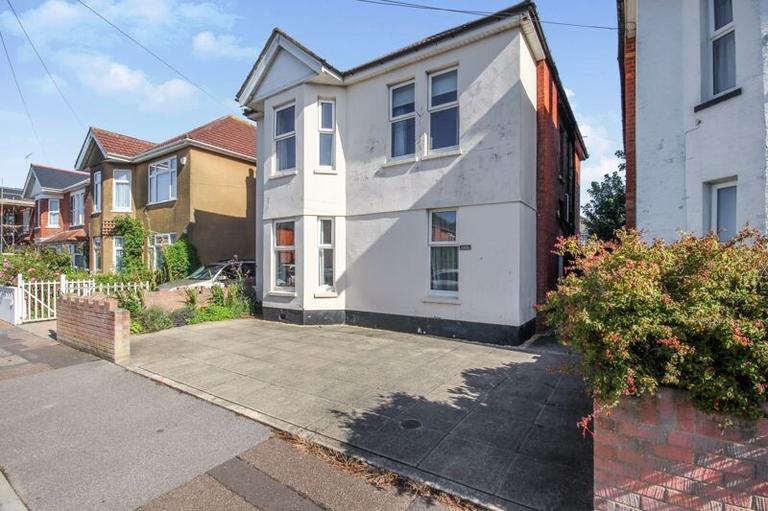 Shelbourne Road, Charminster, Bournemouth, BH8 8RB