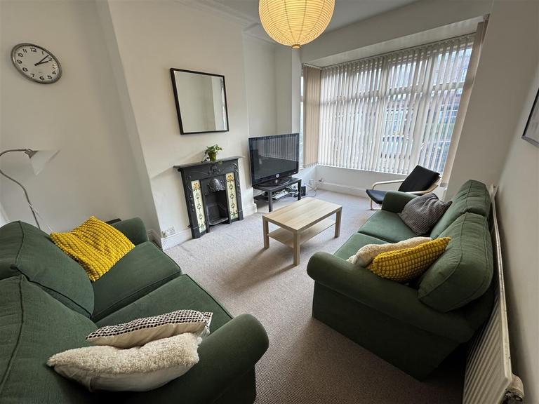 Newport Gardens, Burley, Leeds, LS6 3DA