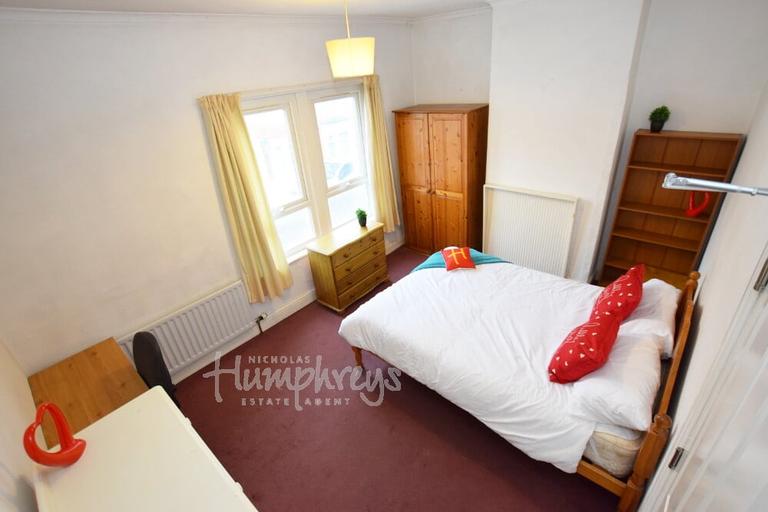 Lutterworth Road, R4, Abington, Northampton, NN1 5JL