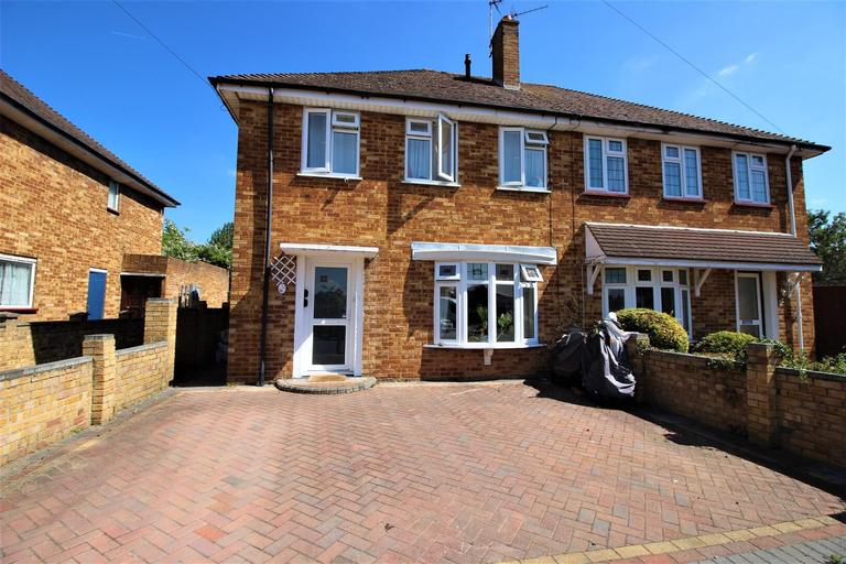 4 bedroom house for rent Nine Elms Close, London, UB8 3TN UniHomes