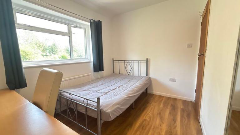 Ash Grove, Guildford, Surrey, GU2 8UT