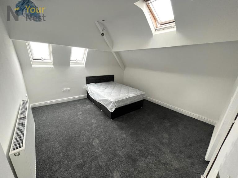 Burley Lodge Place, Hyde Park, Leeds, LS6 1QR