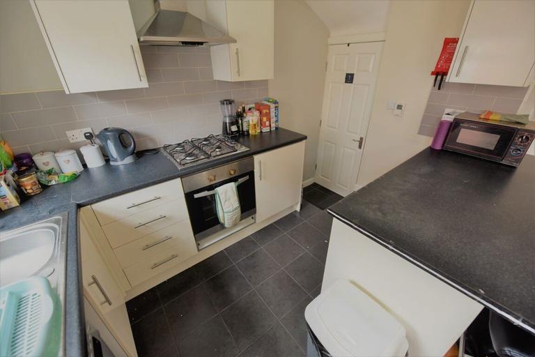 Elizabeth Street, Hyde Park, Leeds, LS6 1JF