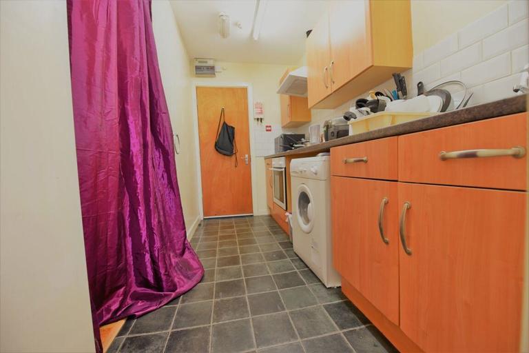 Midland Road, Hyde Park, Leeds, LS6 1BQ