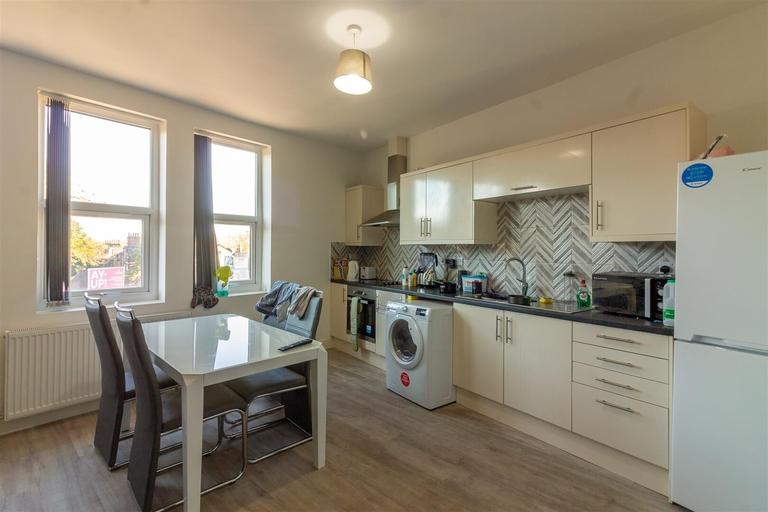 The Crescent*, Hyde Park, Leeds, LS6 2NW