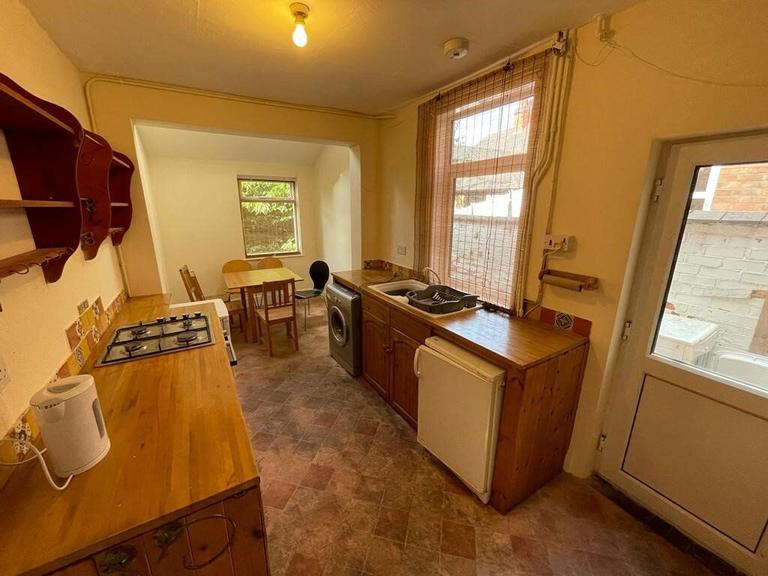 Lorne Road, Clarendon Park, Leicester, LE2 1YH