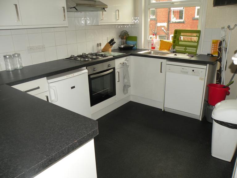 Cardigan Road, Hyde Park, Leeds, LS6 1LU