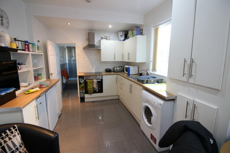 5 bedroom house for rent Angus Street, Cardiff, CF24 3LW UniHomes