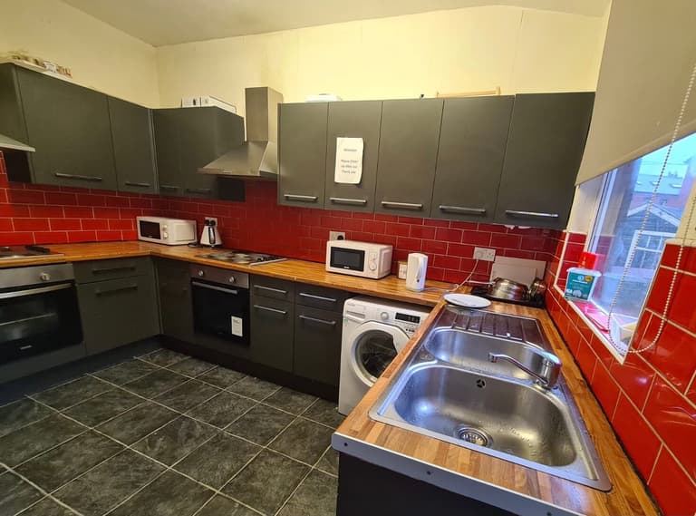 Rokeby Gardens, Headingley, Leeds, LS6 3JZ Rokeby Gardens, Headingley, Leeds, LS6 3JZ